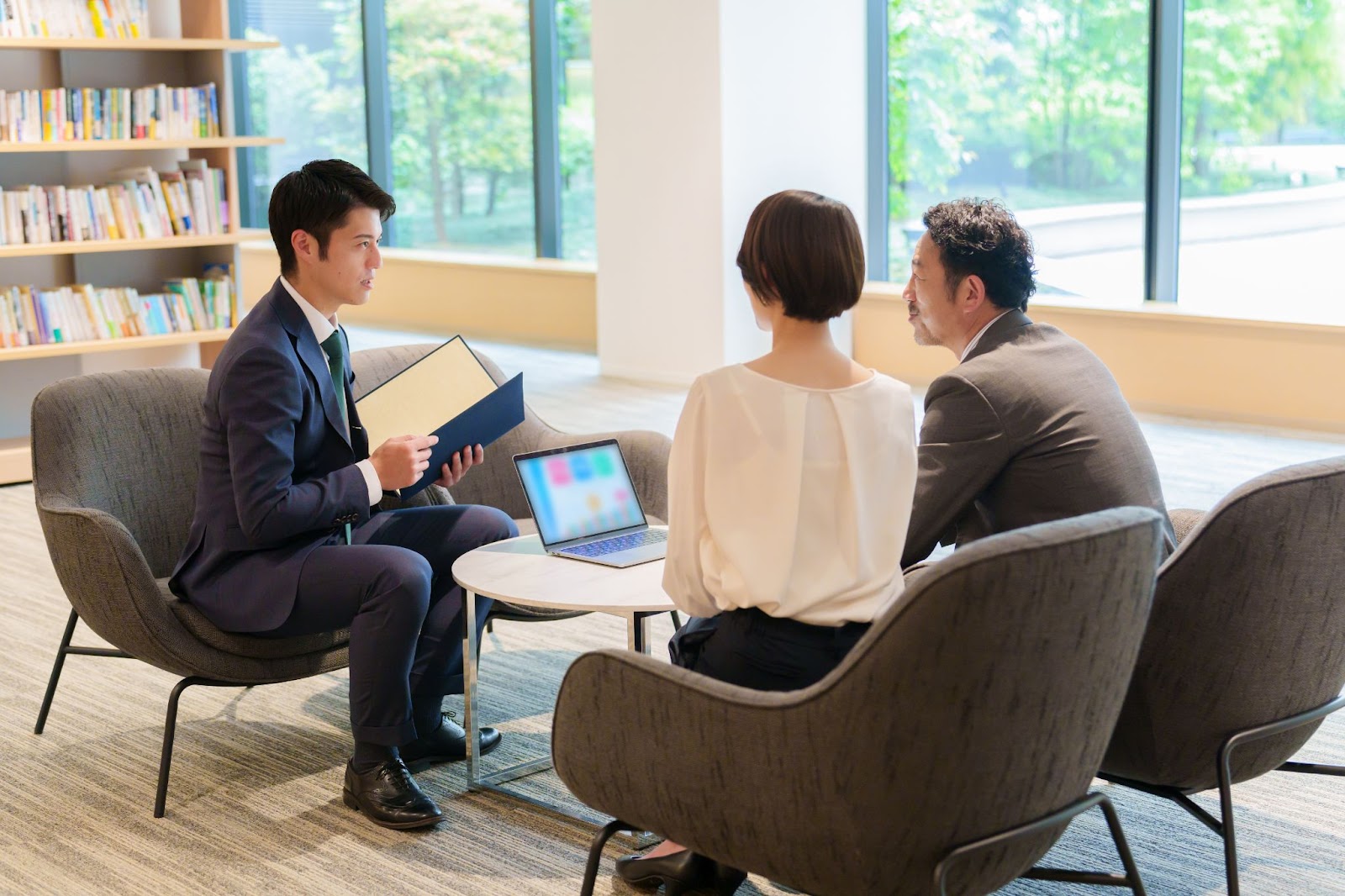 50代が資産運用のポートフォリオを組む際におすすめの相談先